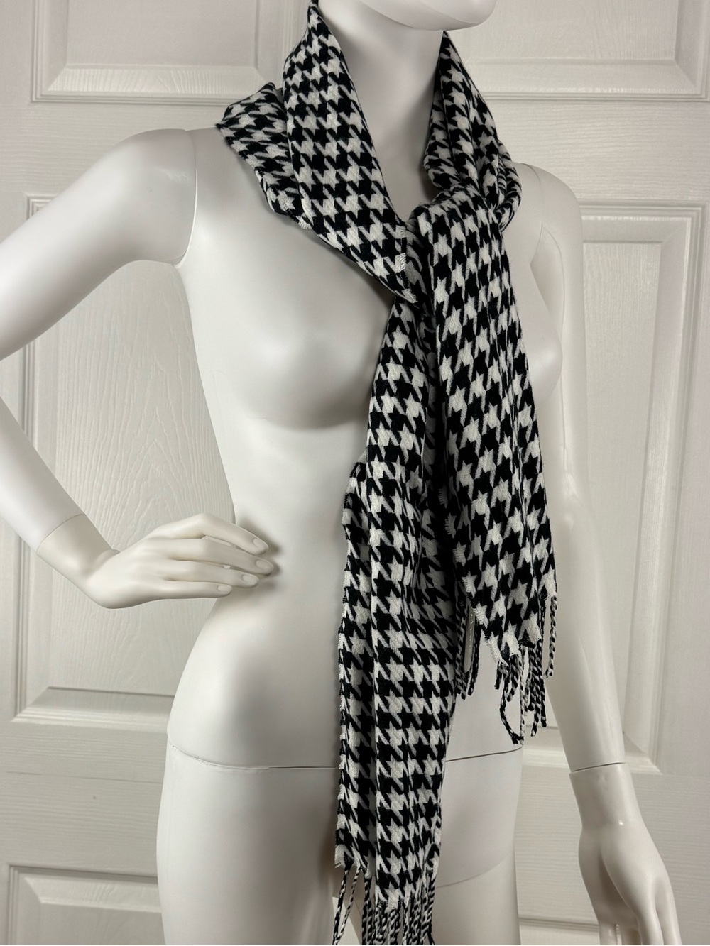 Charming Charlie Black & White Houndstooth Scarf